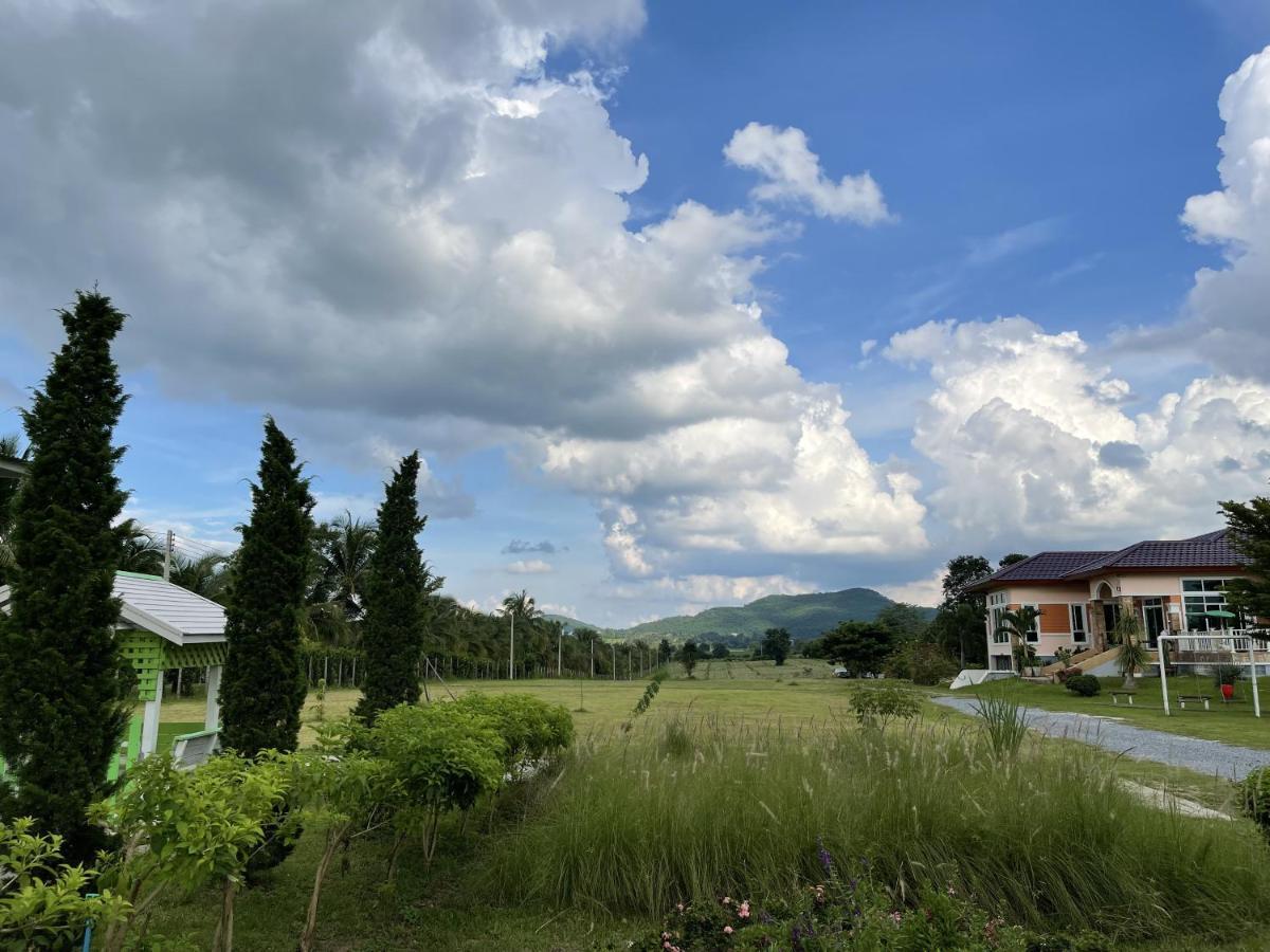 Hotel สต็อกโฮม เขาใหญ่ Pak Chong Esterno foto